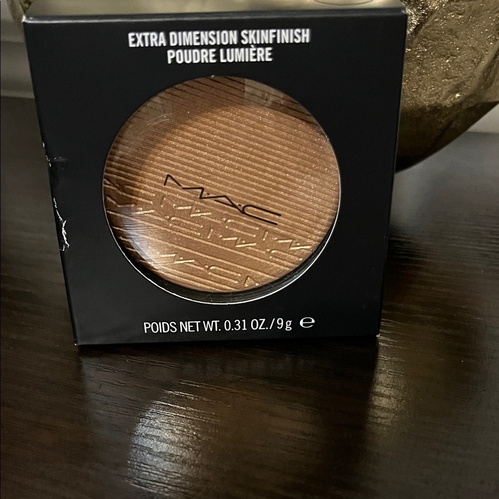 MAC Extra Dimension Skinfinish Highlighter in Oh, Darling